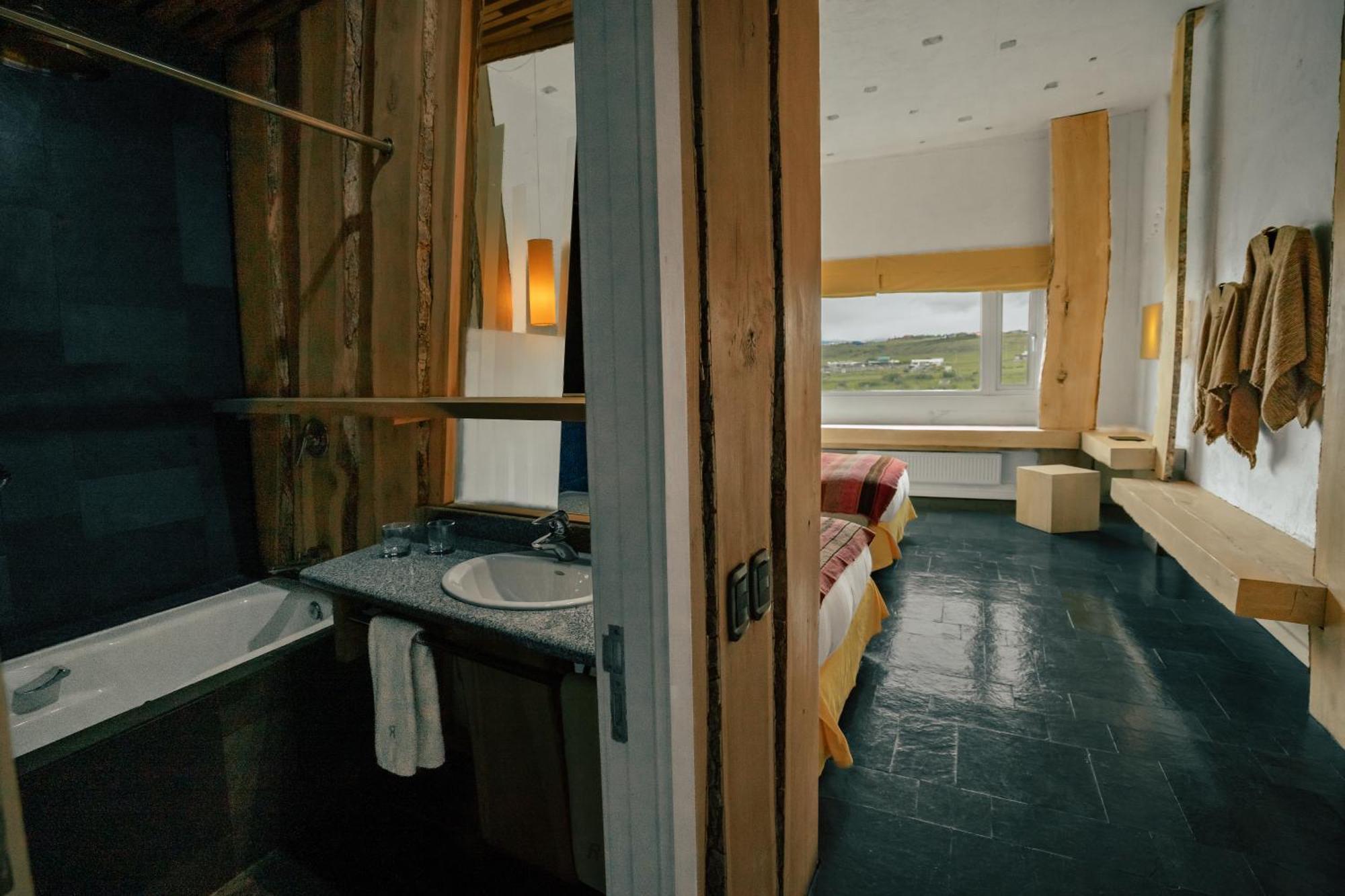 Remota Patagonia Lodge Puerto Natales Eksteriør billede